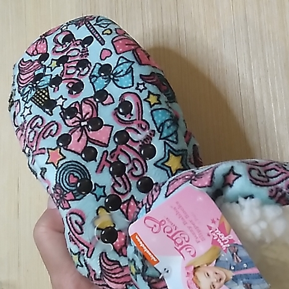 Jo Jo Siwa Girls slippers size 8-13 S/M Hearts & Bows Nickelodeon w no slip dots - Picture 8 of 8